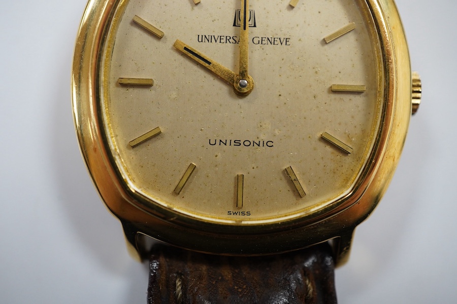 A gentleman's 18k gold Universal Unisonic quartz wrist watch, with baton numerals, case diameter 33mm, on an associated strap. Condition - poor to fair